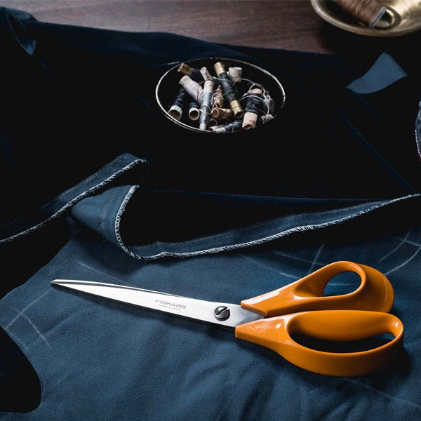 Ciseaux couture Fiskars<br> Classic Professionnel 25 cm - Atelier de la Machine à Coudre